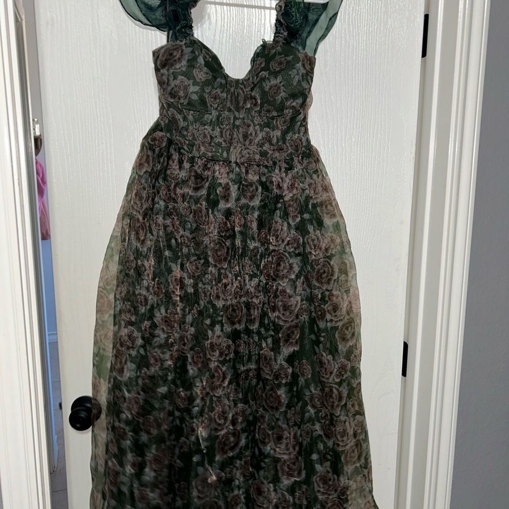Elegant Floral Maxi Dress in Green